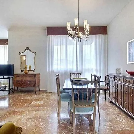 Frati Bigi With Two Bedrooms And Parking Florence