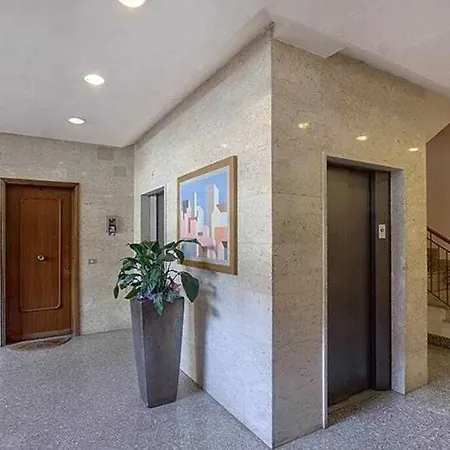 Frati Bigi With Two Bedrooms And Parking Florence