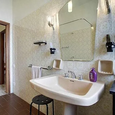 Frati Bigi With Two Bedrooms And Parking Apartamento *