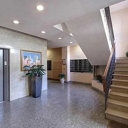 Frati Bigi With Two Bedrooms And Parking Διαμέρισμα *